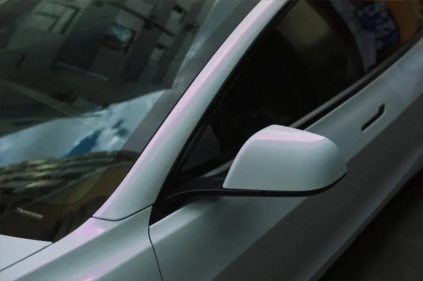 Chameleon White Turn Red Metallic