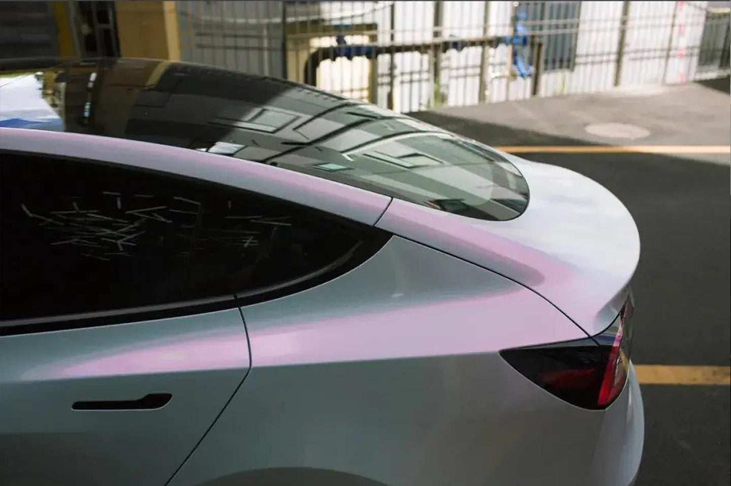 Chameleon White Turn Red Metallic