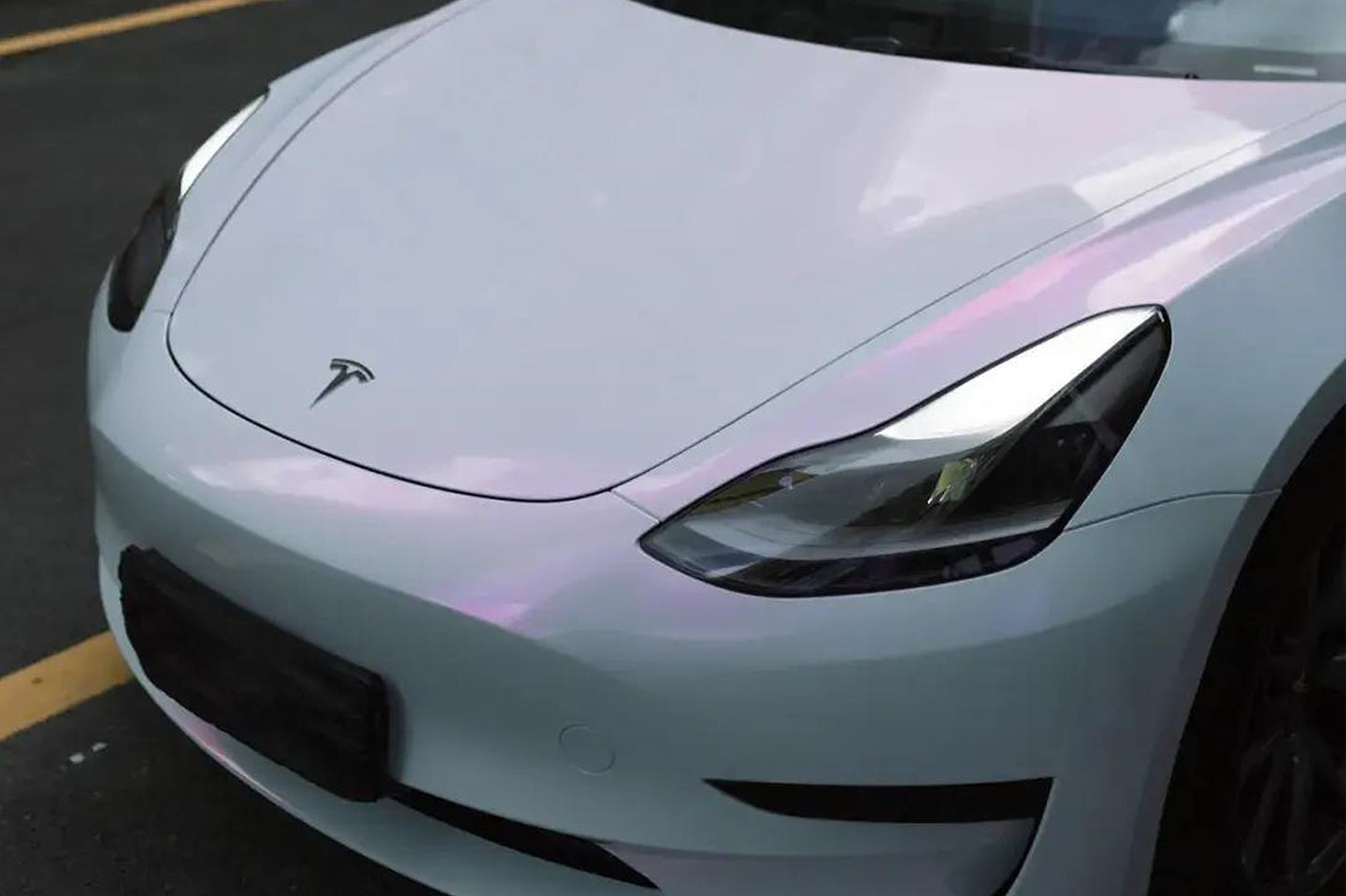 Chameleon White Turn Red Metallic