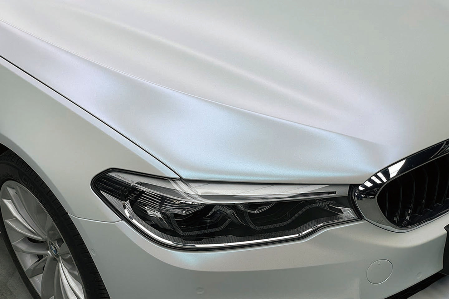 Chameleon White Turn Blue Metallic