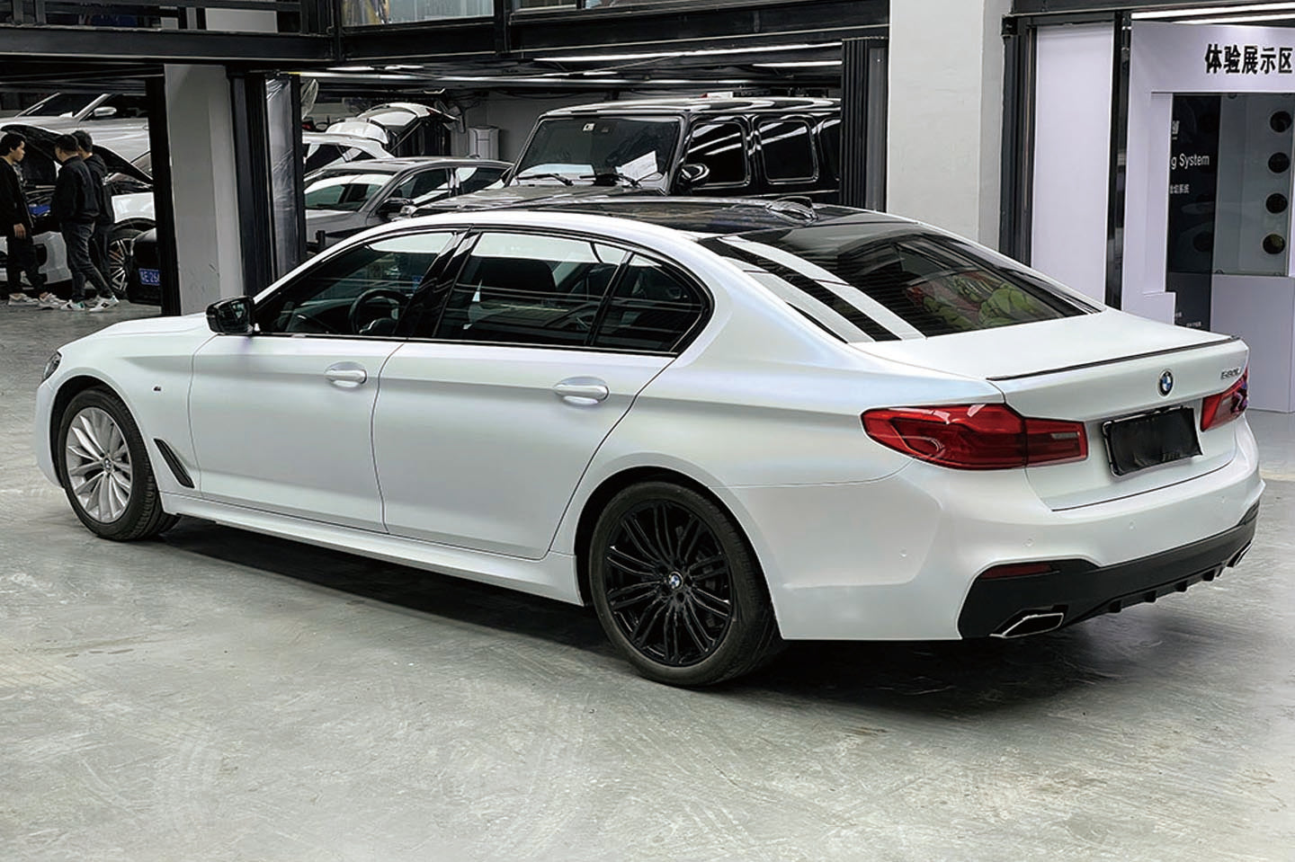 Chameleon White Turn Blue Metallic