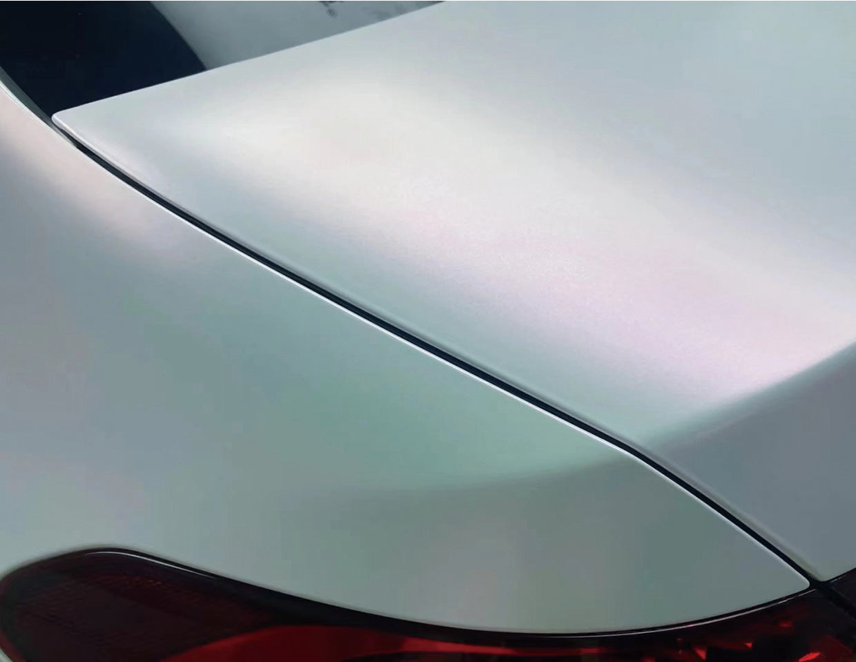 Chameleon White Turn Red Matte