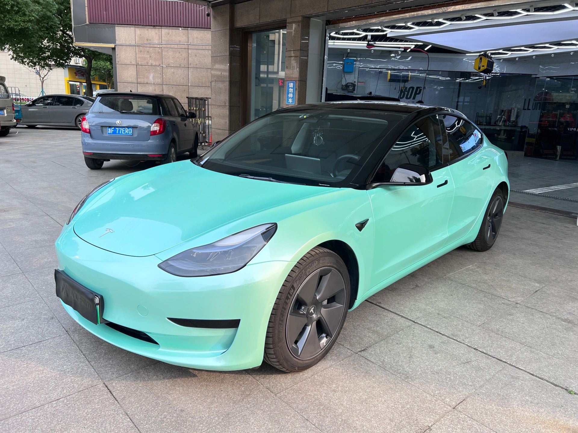 Macaron Jade White