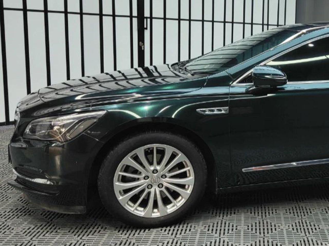 Pearlescent Blackish Green