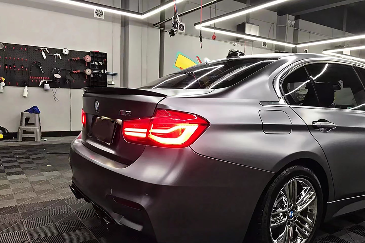 Electro Optic Carbon Gray