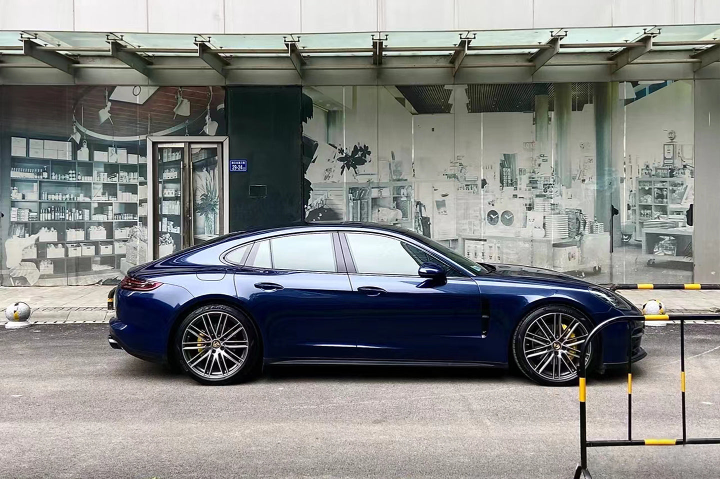 PET Sapphire Blue (BMW)