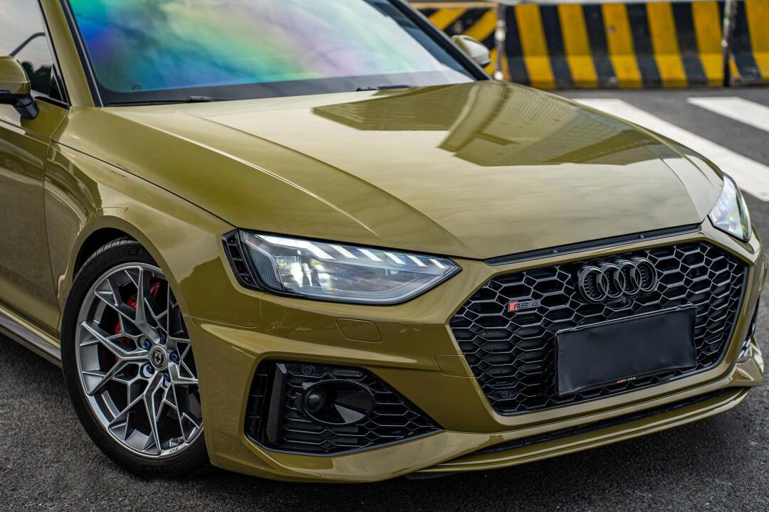 PET Battle Green (Audi)