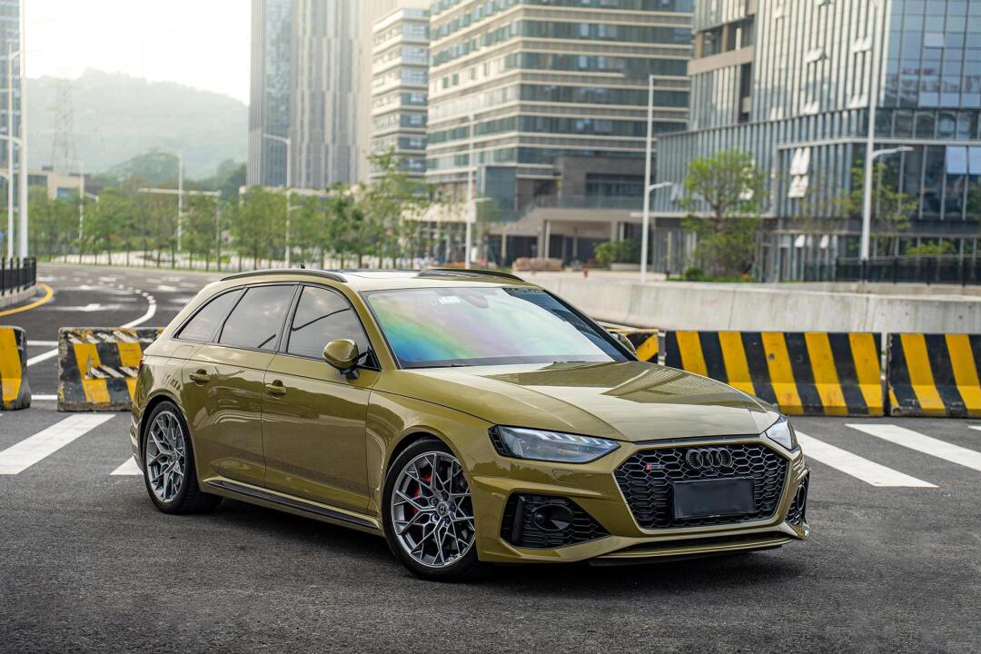 PET Battle Green (Audi)