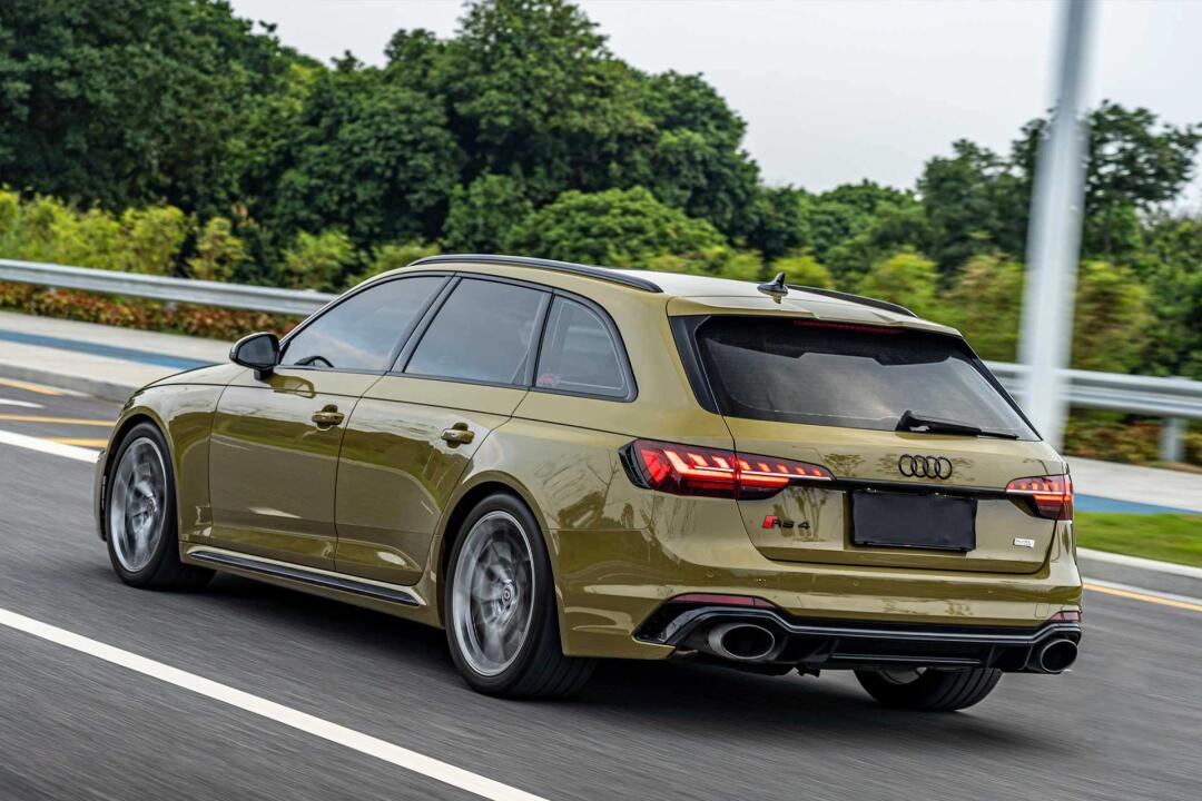 PET Battle Green (Audi)