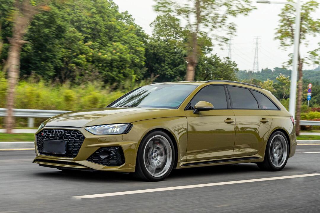 PET Battle Green (Audi)